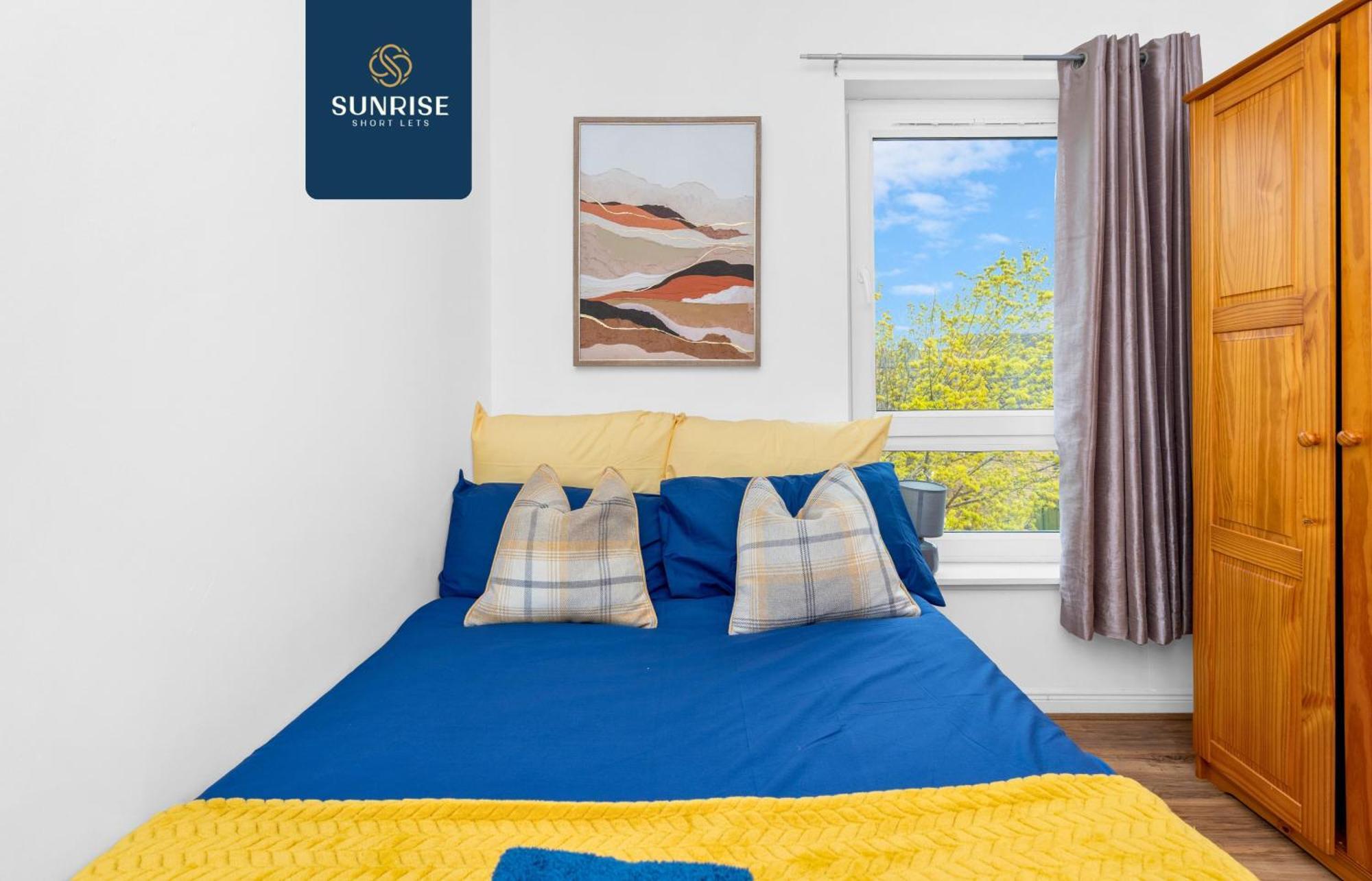 Villa Friary Townhouse - 5 Double Bedrooms, 4 Bathrooms, Gym, Games, Garden, Fully Equipped, Free Parking, Location, Contractors And Trades People Favourite, Invoice And Reduced Price Only Via Sunrise Short Lets Dundee