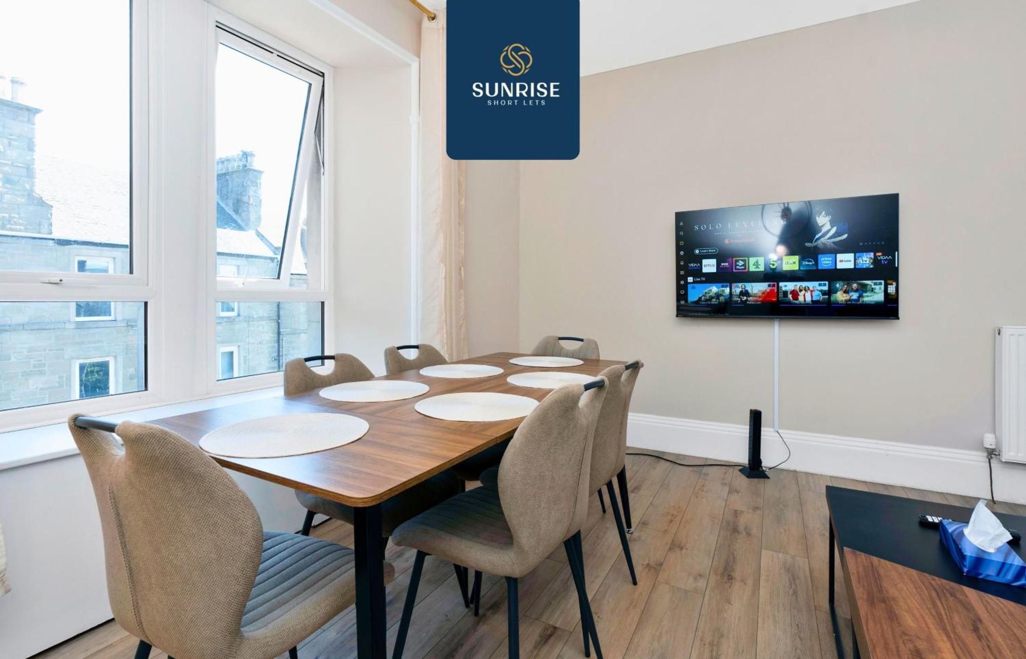 Baldovan Heights - 3 Rooms, 6 Beds, Tv's And Fans Each Room, Fully Equipped, 5 Mins To Centre And Ring Road, Perfectly Suited To Groups And Long Stays, Invoice And Reduced Price Only Via Sunrise Short Lets * Dundee