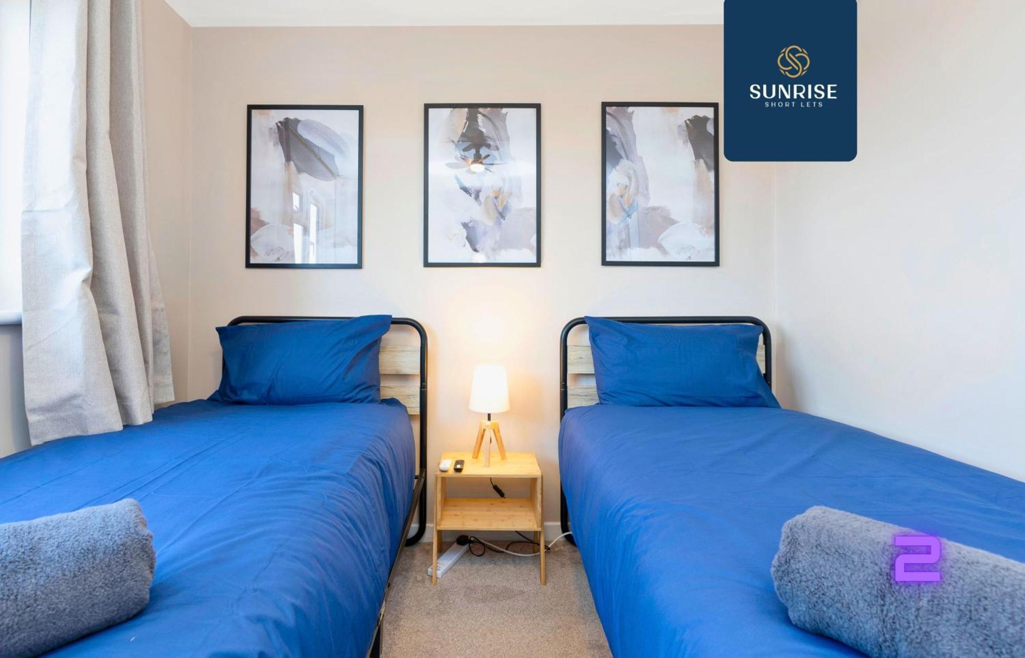 Baldovan Heights - 3 Rooms, 6 Beds, Tv's And Fans Each Room, Fully Equipped, 5 Mins To Centre And Ring Road, Perfectly Suited To Groups And Long Stays, Invoice And Reduced Price Only Via Sunrise Short Lets Apartment Dundee