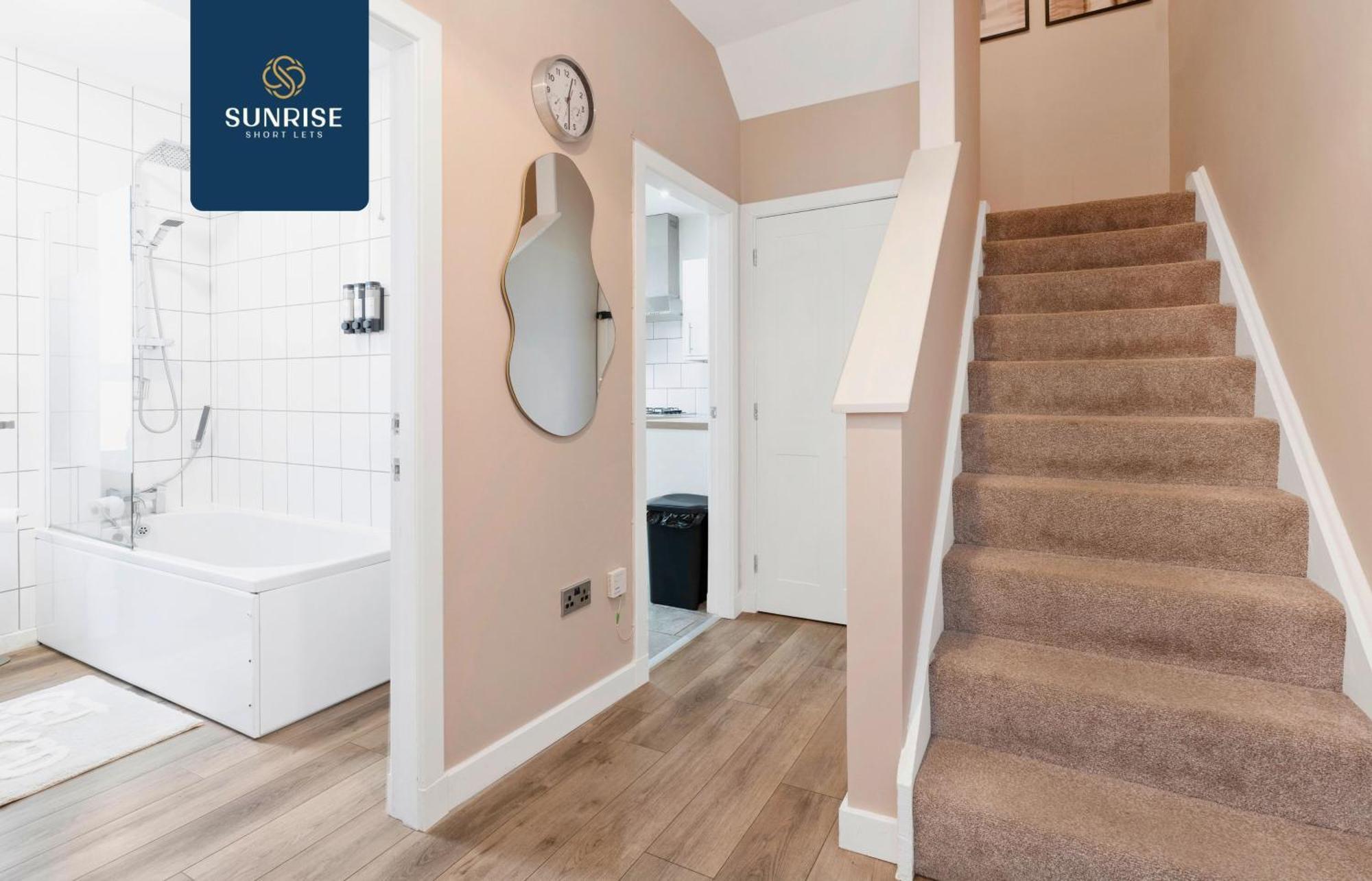 Baldovan Heights - 3 Rooms, 6 Beds, Tv's And Fans Each Room, Fully Equipped, 5 Mins To Centre And Ring Road, Perfectly Suited To Groups And Long Stays, Invoice And Reduced Price Only Via Sunrise Short Lets