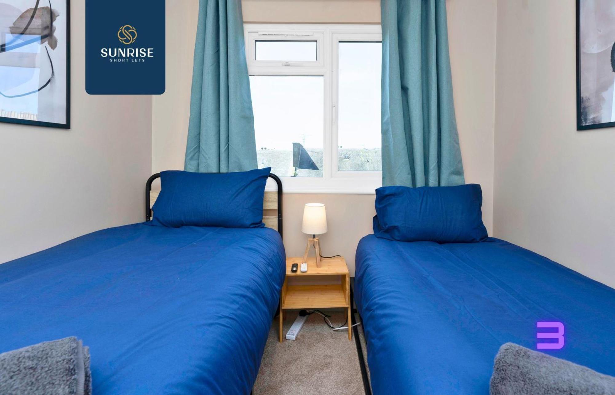 Baldovan Heights - 3 Rooms, 6 Beds, Tv's And Fans Each Room, Fully Equipped, 5 Mins To Centre And Ring Road, Perfectly Suited To Groups And Long Stays, Invoice And Reduced Price Only Via Sunrise Short Lets Apartment *
