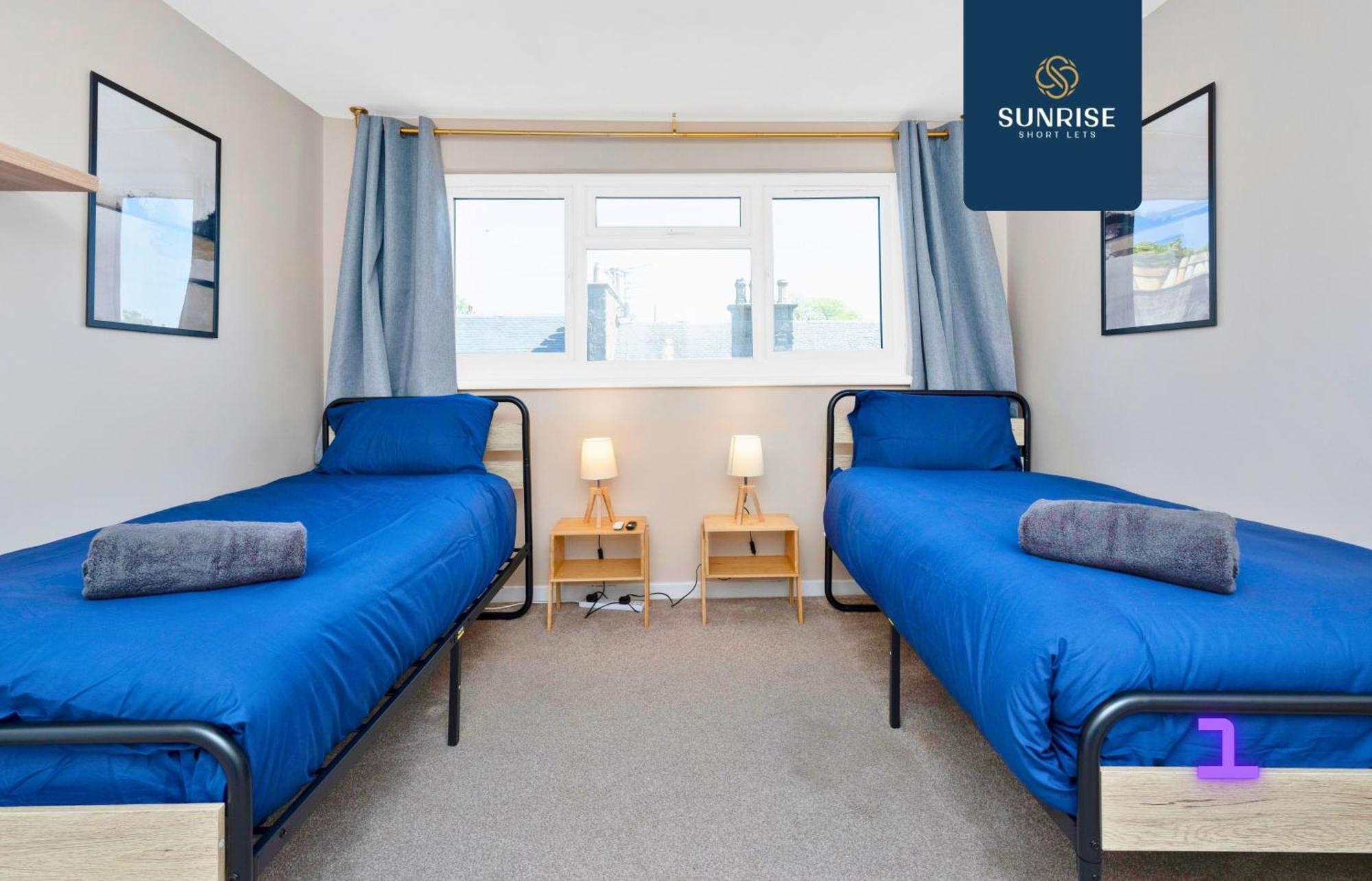 Baldovan Heights - 3 Rooms, 6 Beds, Tv's And Fans Each Room, Fully Equipped, 5 Mins To Centre And Ring Road, Perfectly Suited To Groups And Long Stays, Invoice And Reduced Price Only Via Sunrise Short Lets * Dundee