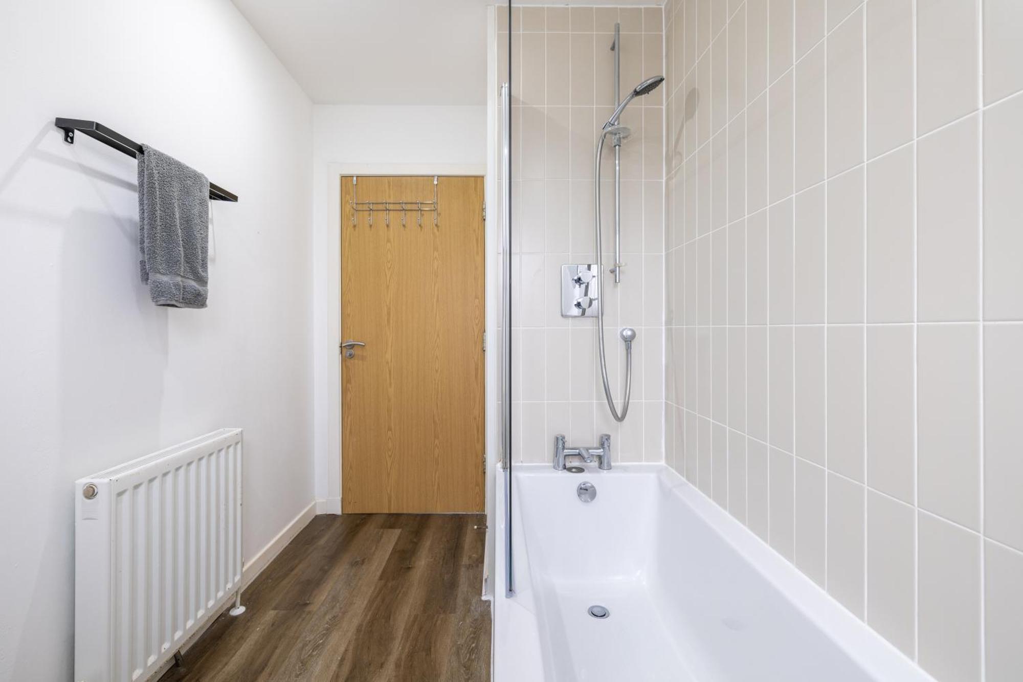 Dundee City Centre Apartment - 3 Bedrooms Sleeps 6 Apartment Dundee