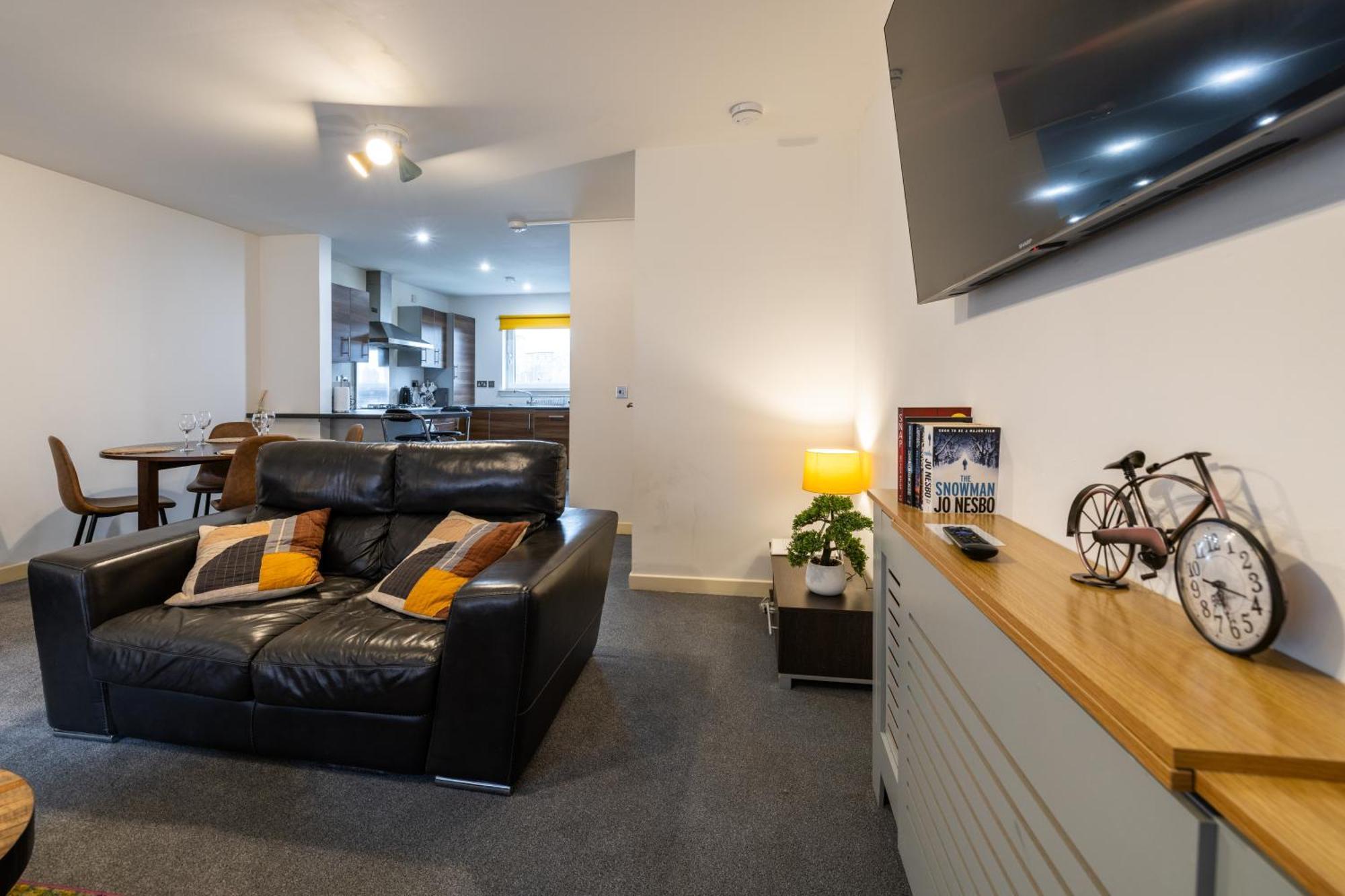 Dundee City Centre Apartment - 3 Bedrooms Sleeps 6 Apartment