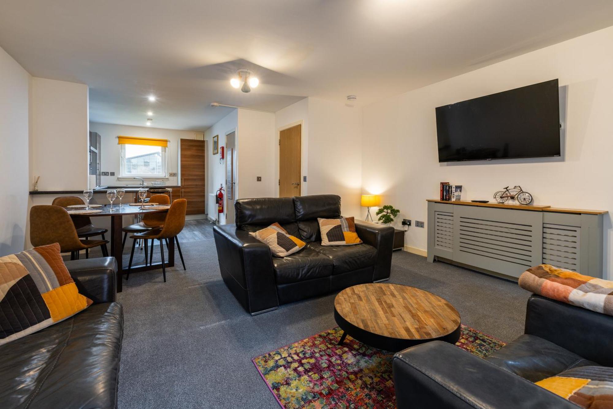 Dundee City Centre Apartment - 3 Bedrooms Sleeps 6 Apartment Dundee