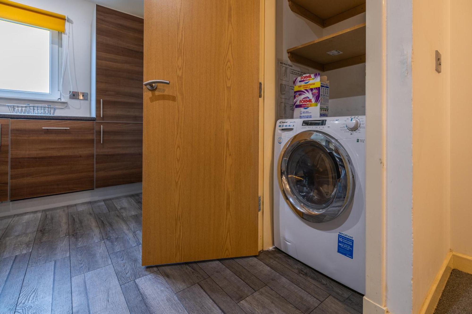 Dundee City Centre Apartment - 3 Bedrooms Sleeps 6 *