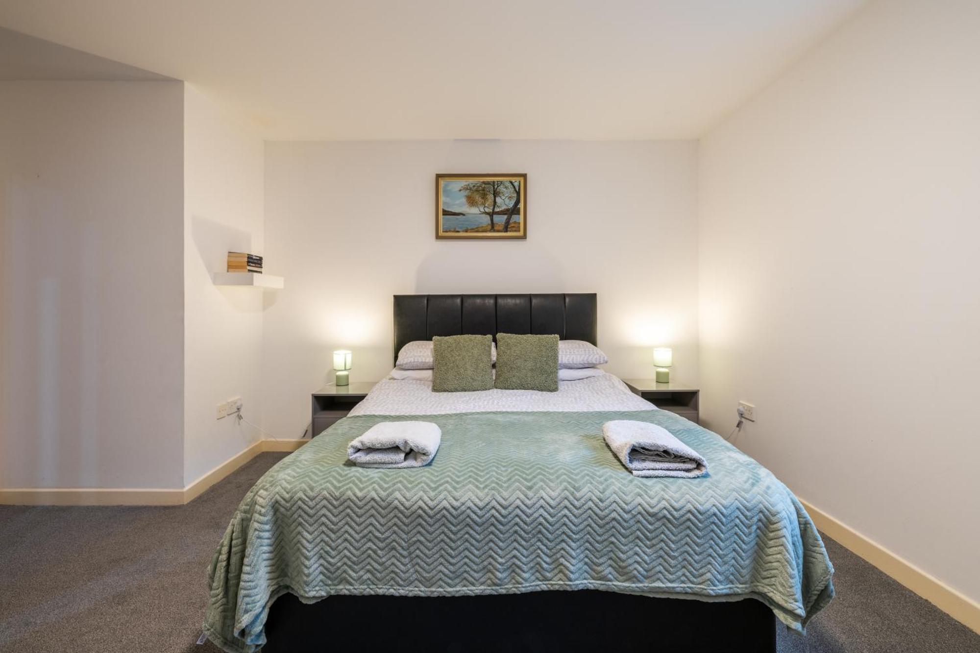 Dundee City Centre Apartment - 3 Bedrooms Sleeps 6 Apartment *
