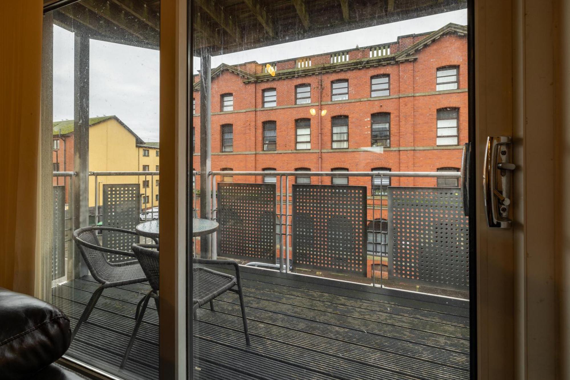 Dundee City Centre Apartment - 3 Bedrooms Sleeps 6 Apartment Dundee