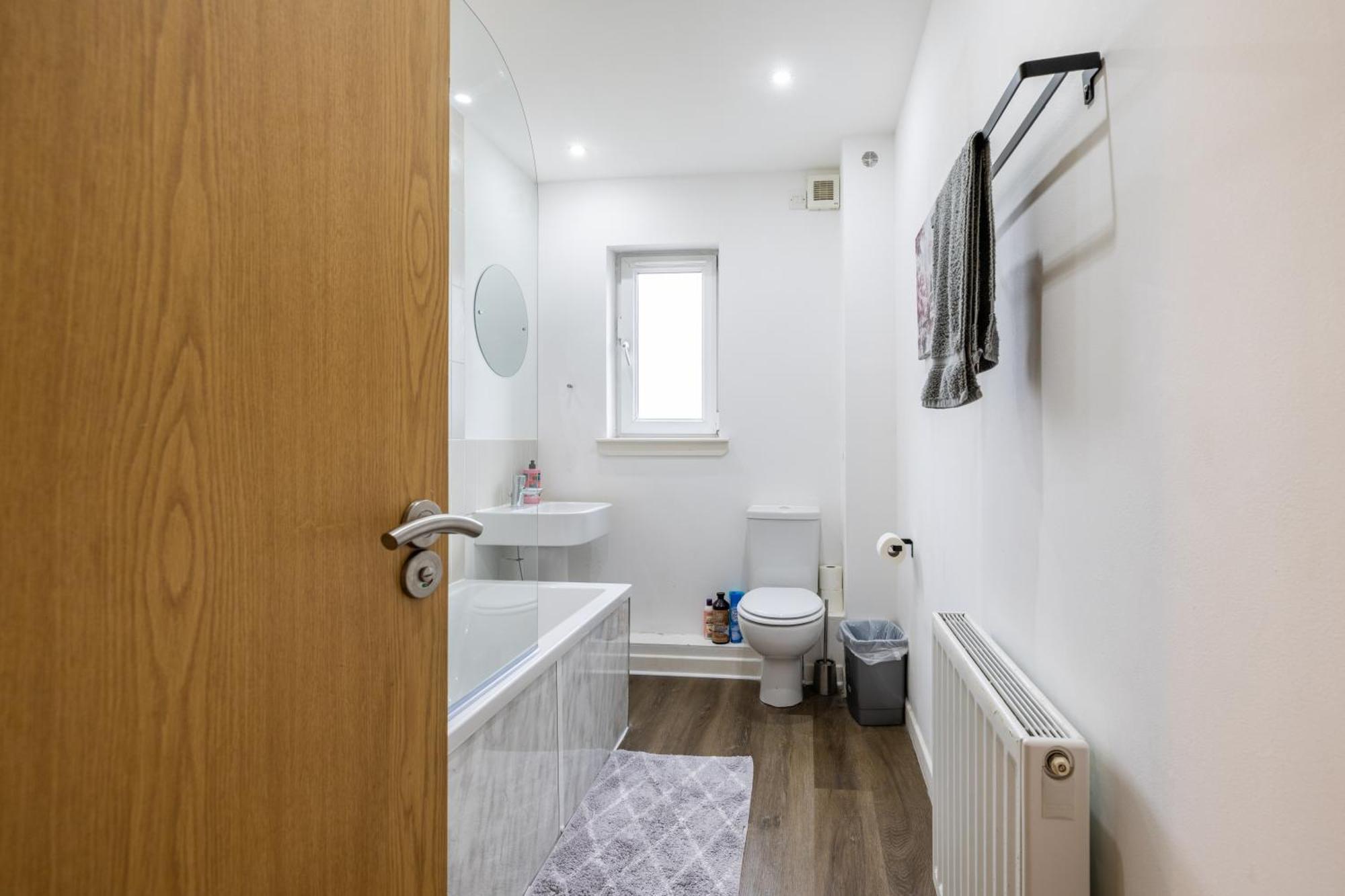Dundee City Centre Apartment - 3 Bedrooms Sleeps 6 Apartment Dundee