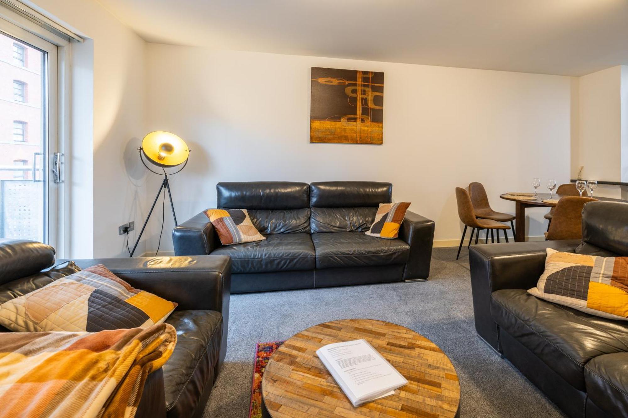 Dundee City Centre Apartment - 3 Bedrooms Sleeps 6 Dundee