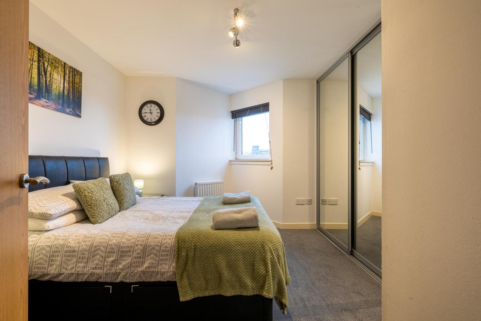Dundee City Centre Apartment - 3 Bedrooms Sleeps 6 Dundee