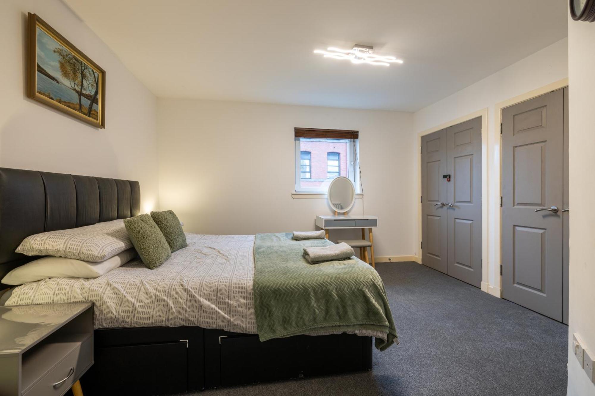 Dundee City Centre Apartment - 3 Bedrooms Sleeps 6 *