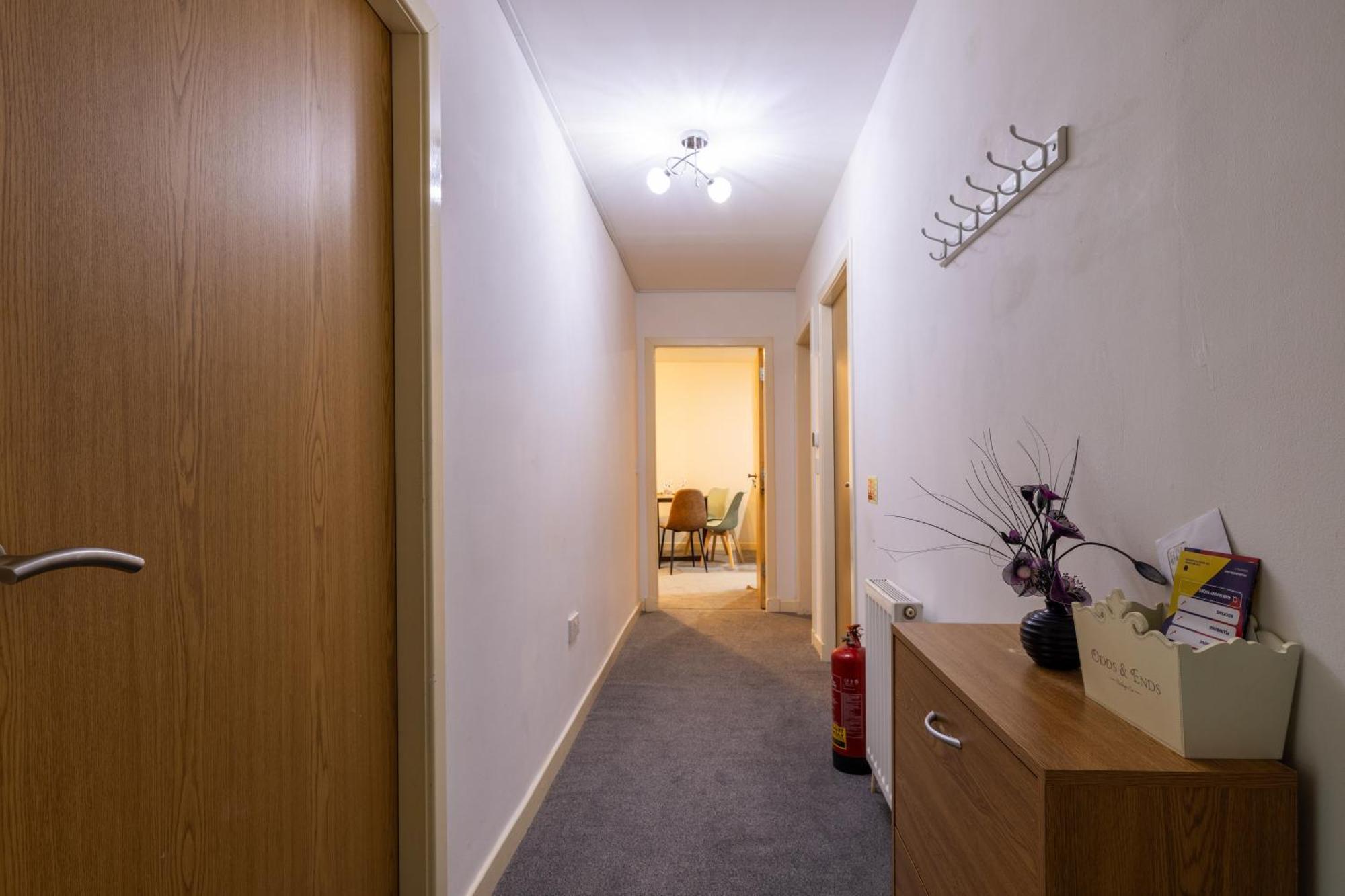 Dundee City Centre Apartment - 3 Bedrooms Sleeps 6 Apartment *