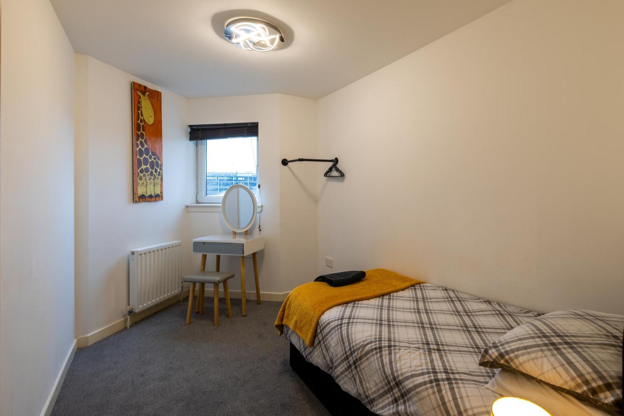 Dundee City Centre Apartment - 3 Bedrooms Sleeps 6