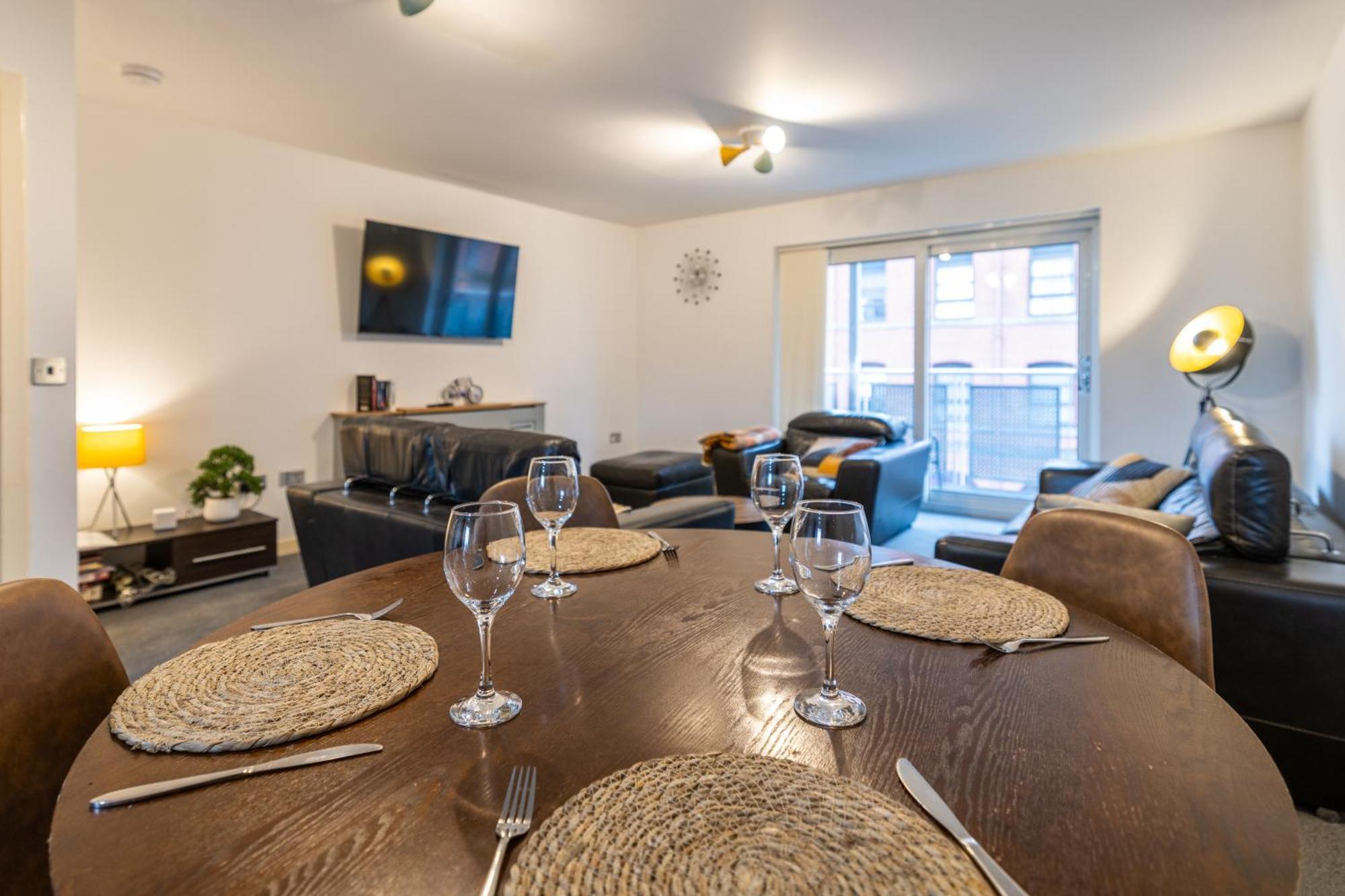 Dundee City Centre Apartment - 3 Bedrooms Sleeps 6