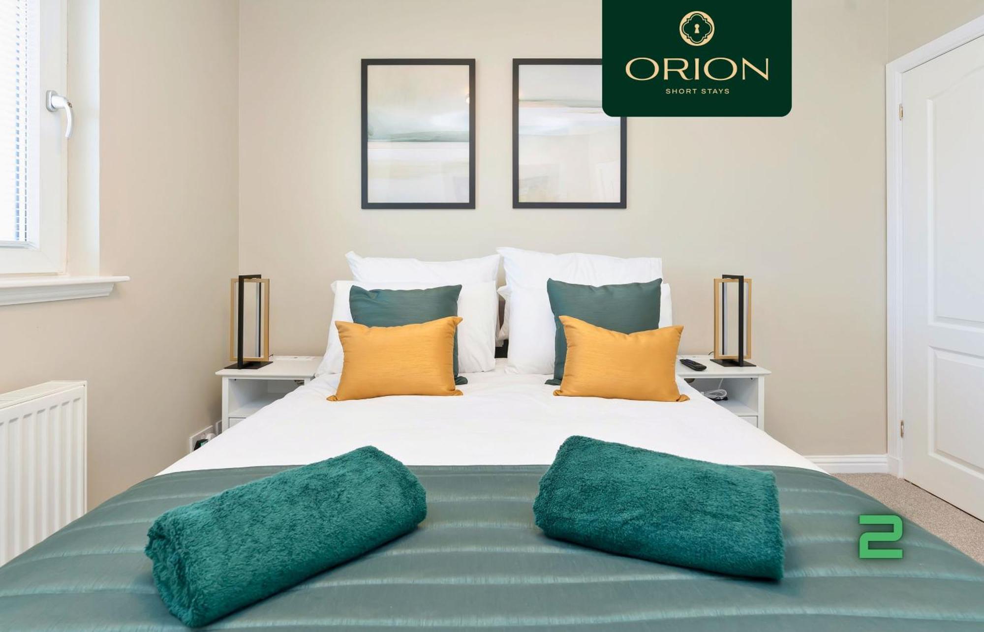 Luxe Townhouse - 4 Rooms, Fully Equipped, Hot-tub, Games Room, Ev Power Point, Centrally Located, Newly Renovated, Longer And Reduced Prices Only By Visiting Orion Short *