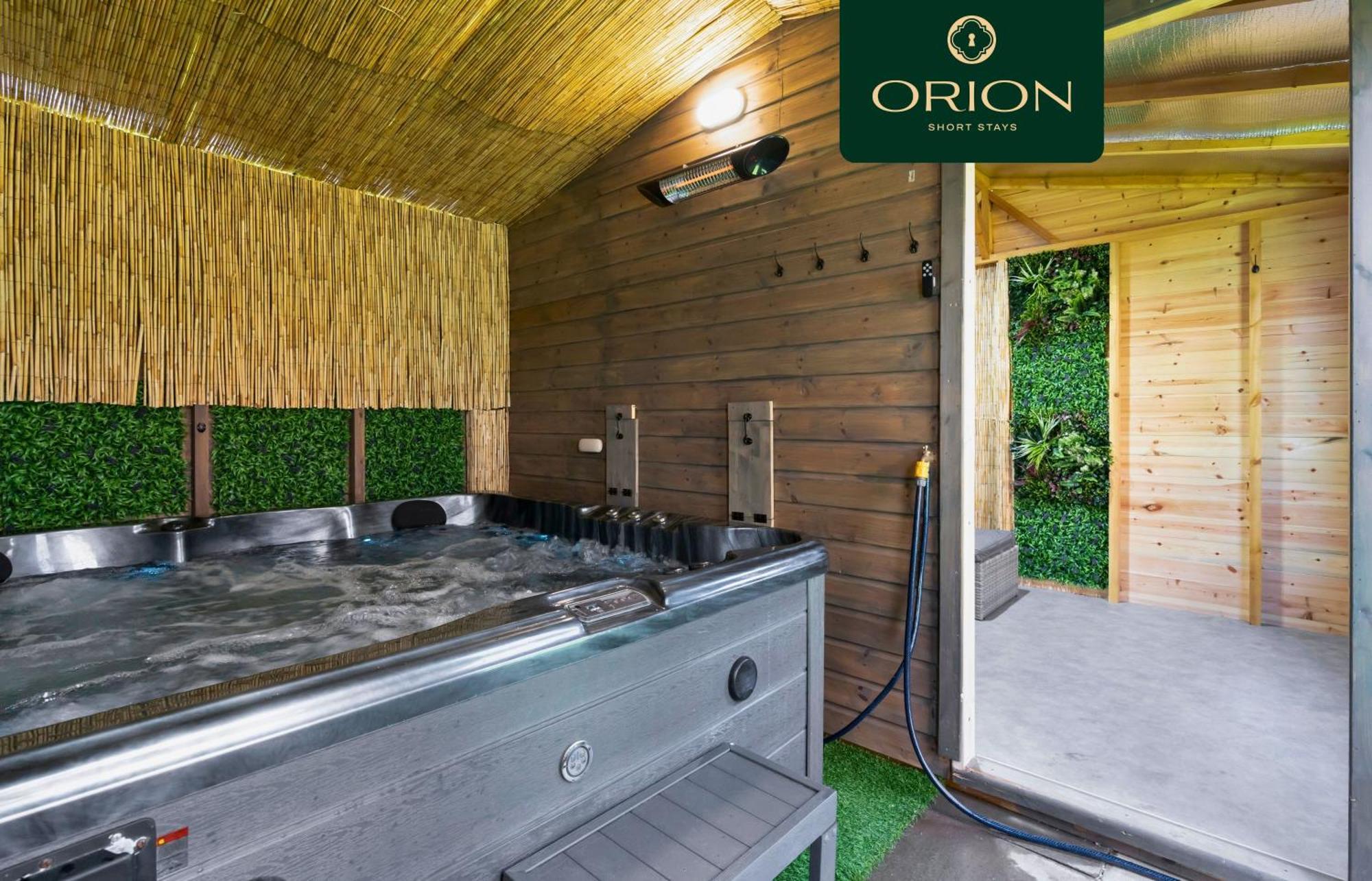 Villa Luxe Townhouse - 4 Rooms, Fully Equipped, Hot-tub, Games Room, Ev Power Point, Centrally Located, Newly Renovated, Longer And Reduced Prices Only By Visiting Orion Short *