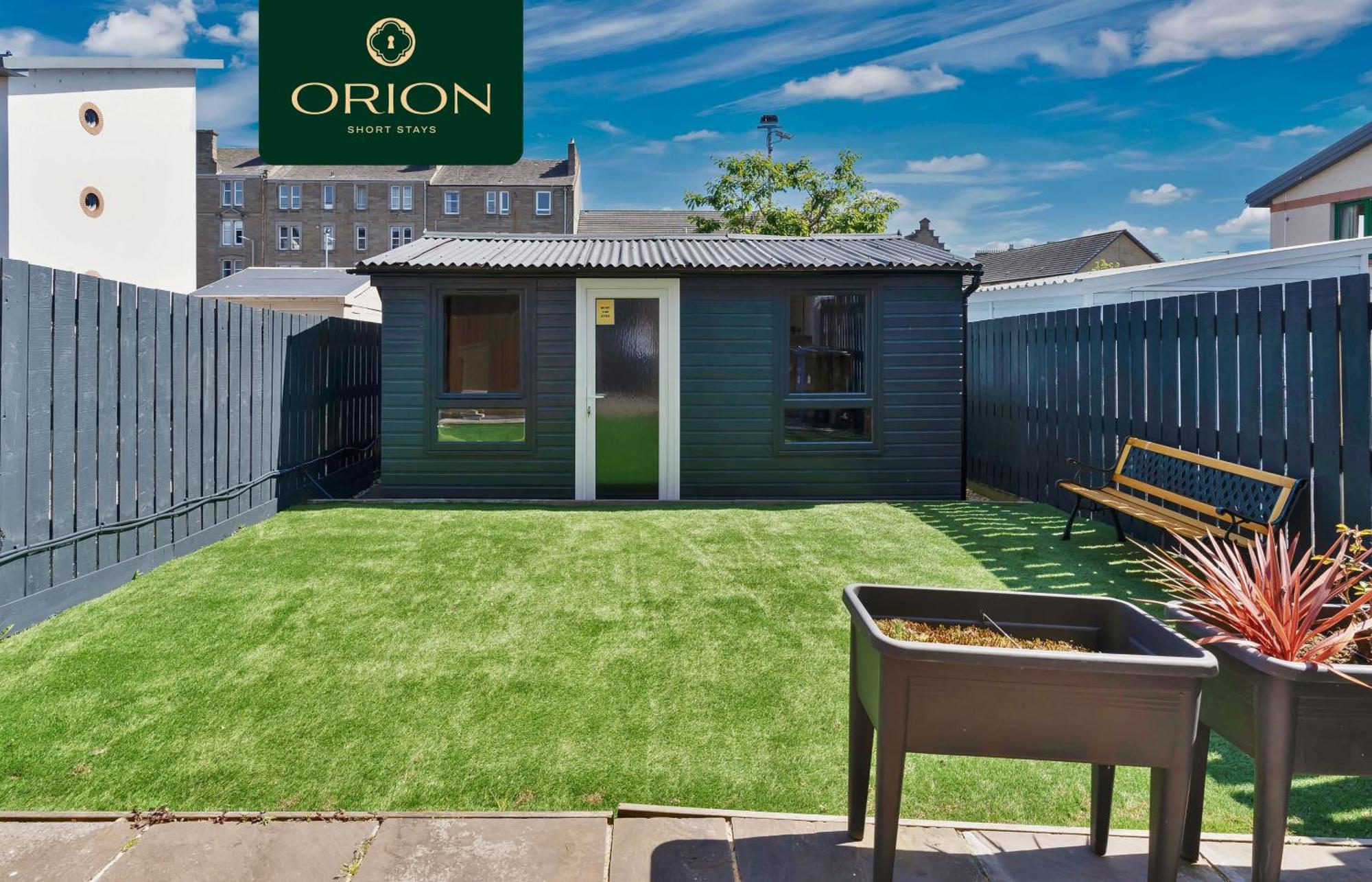 Luxe Townhouse - 4 Rooms, Fully Equipped, Hot-tub, Games Room, Ev Power Point, Centrally Located, Newly Renovated, Longer And Reduced Prices Only By Visiting Orion Short * Dundee