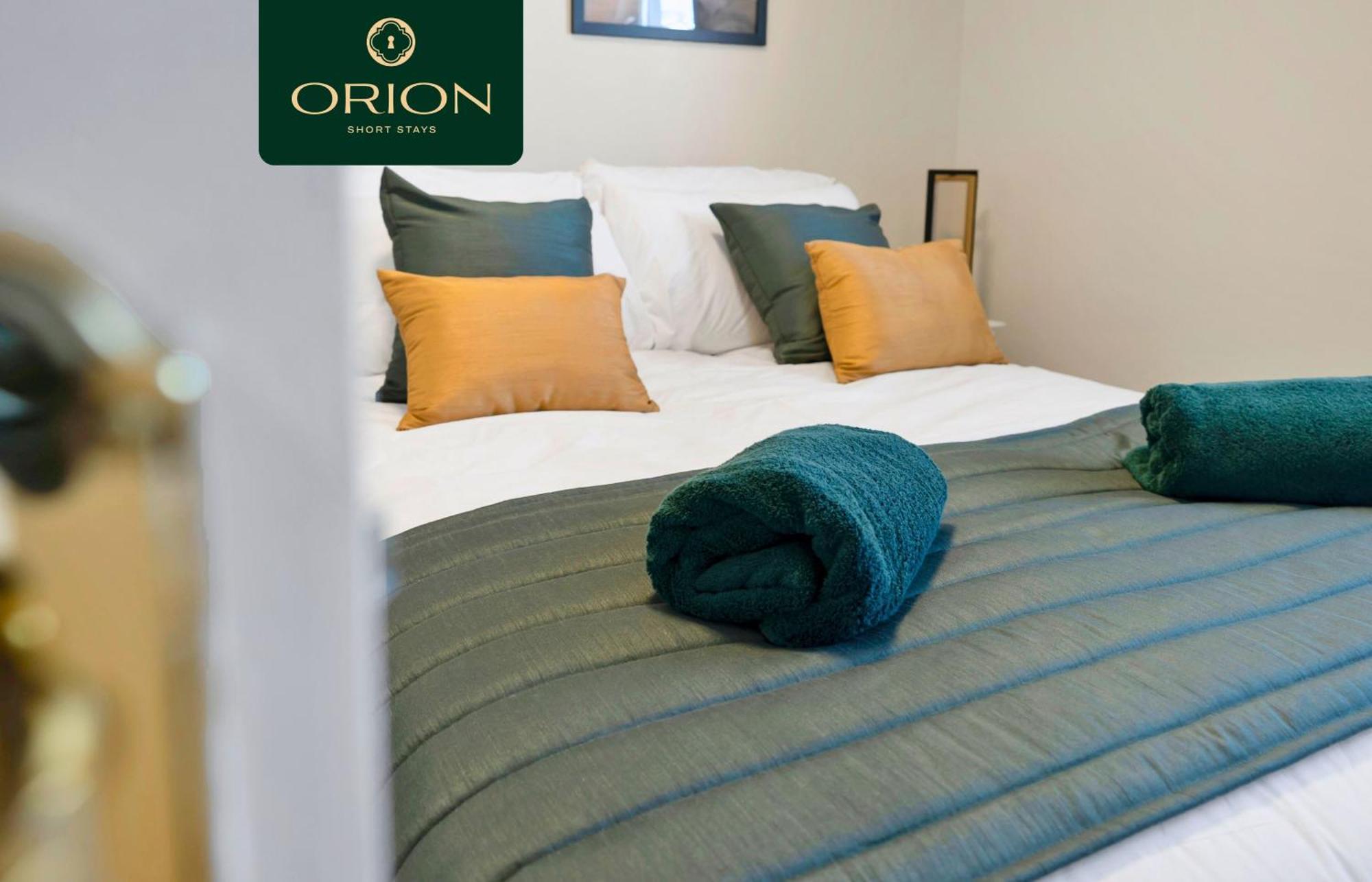 Villa Luxe Townhouse - 4 Rooms, Fully Equipped, Hot-tub, Games Room, Ev Power Point, Centrally Located, Newly Renovated, Longer And Reduced Prices Only By Visiting Orion Short *