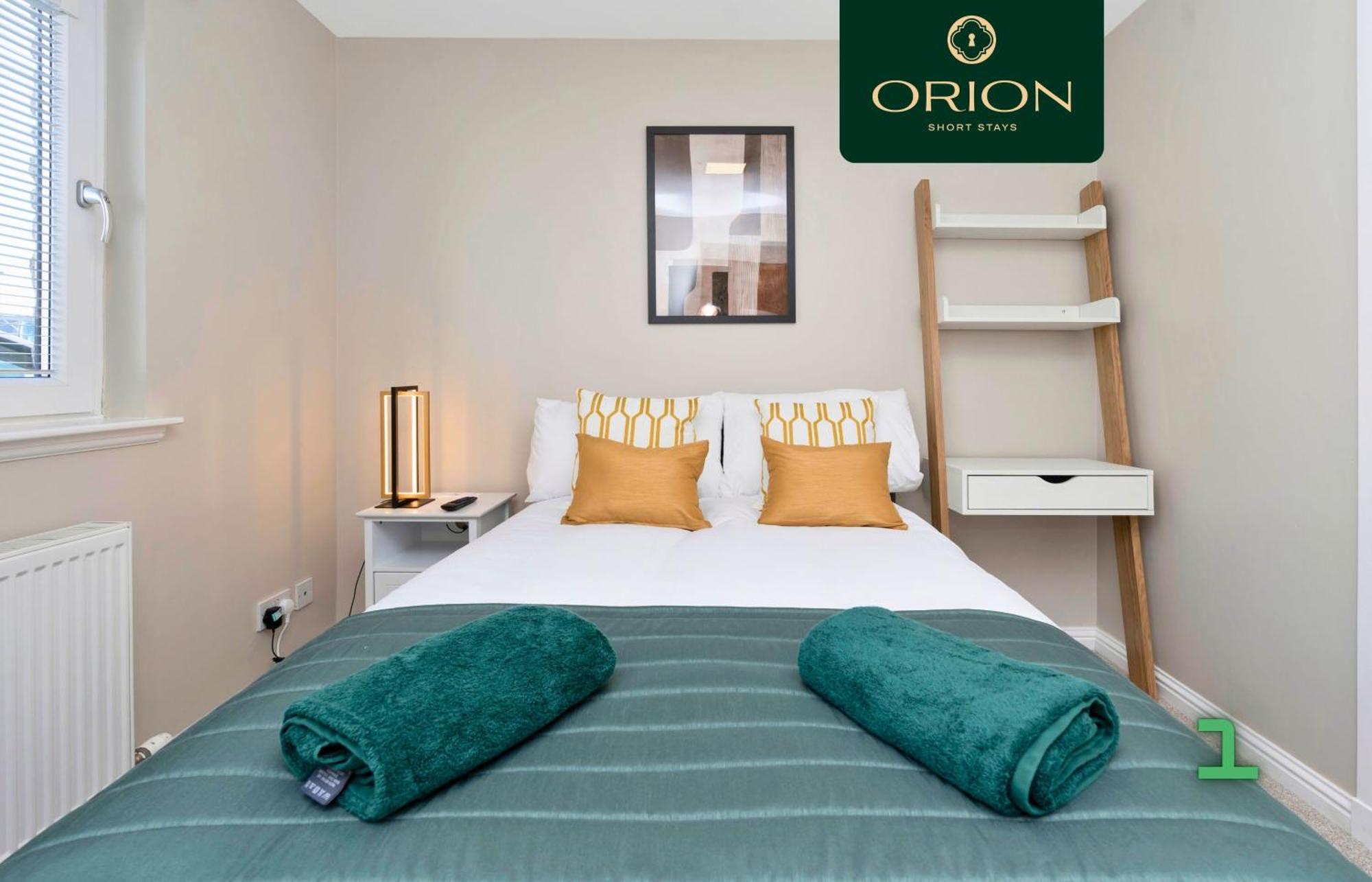 Luxe Townhouse - 4 Rooms, Fully Equipped, Hot-tub, Games Room, Ev Power Point, Centrally Located, Newly Renovated, Longer And Reduced Prices Only By Visiting Orion Short *