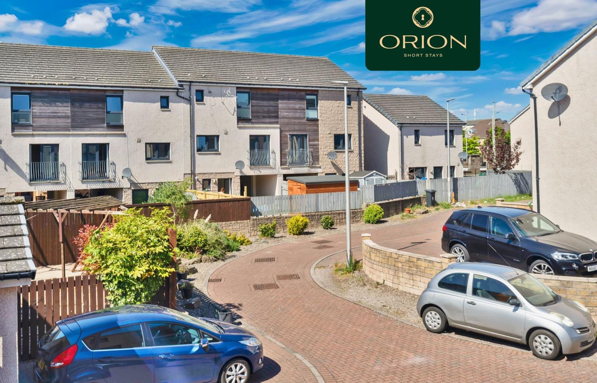 Luxe Townhouse - 4 Rooms, Fully Equipped, Hot-tub, Games Room, Ev Power Point, Centrally Located, Newly Renovated, Longer And Reduced Prices Only By Visiting Orion Short * Dundee