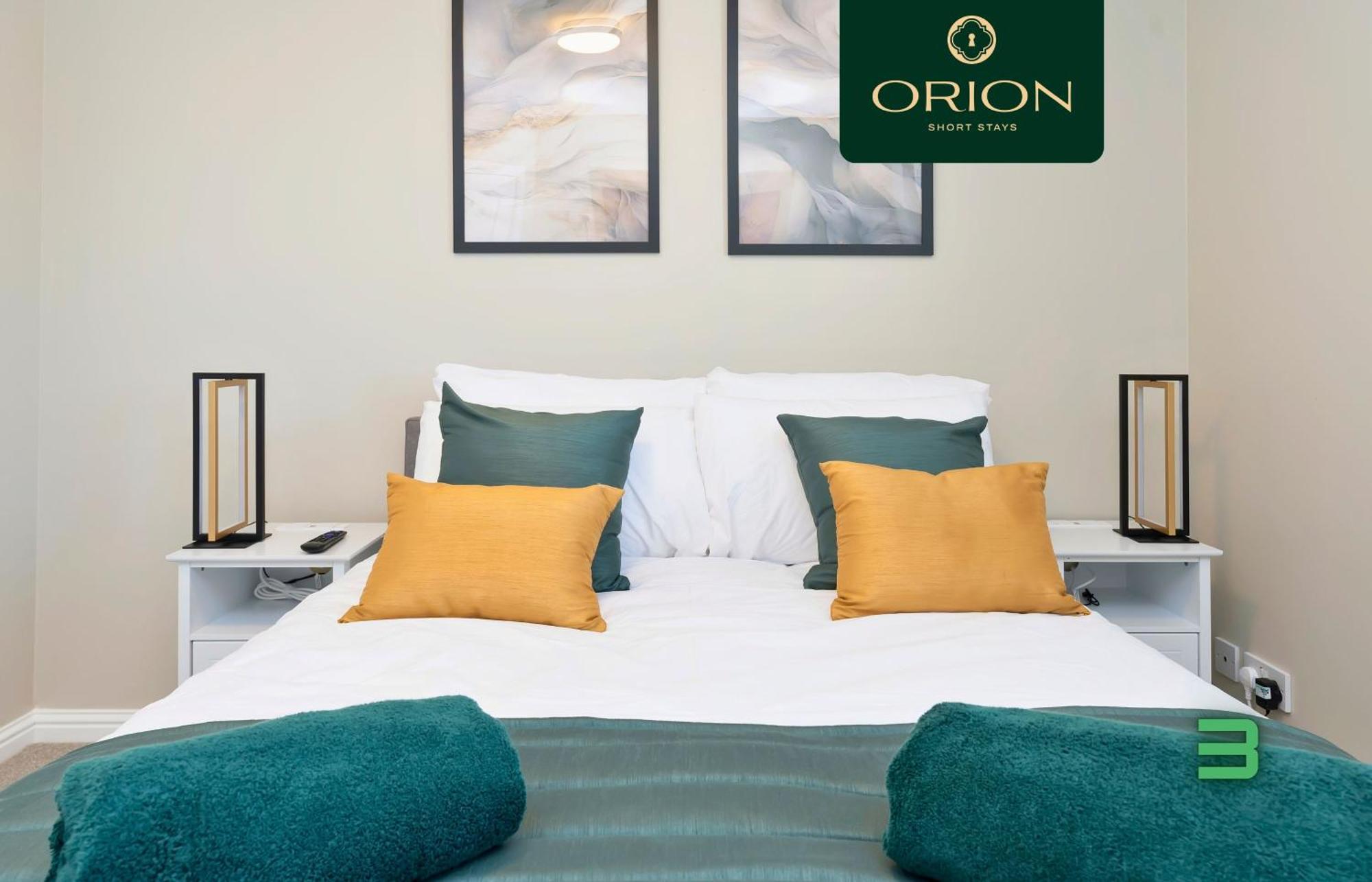 Luxe Townhouse - 4 Rooms, Fully Equipped, Hot-tub, Games Room, Ev Power Point, Centrally Located, Newly Renovated, Longer And Reduced Prices Only By Visiting Orion Short