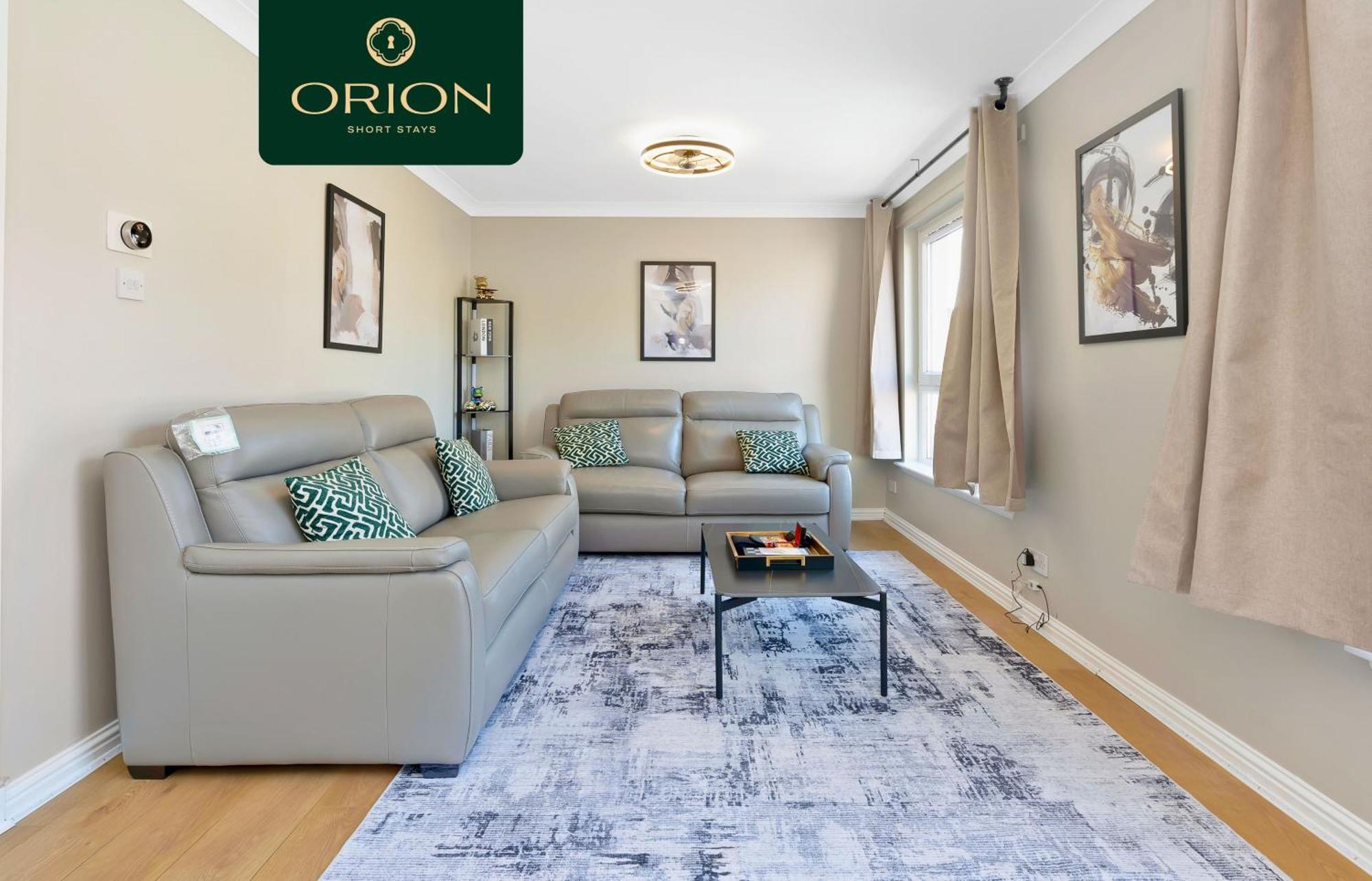 Luxe Townhouse - 4 Rooms, Fully Equipped, Hot-tub, Games Room, Ev Power Point, Centrally Located, Newly Renovated, Longer And Reduced Prices Only By Visiting Orion Short Villa