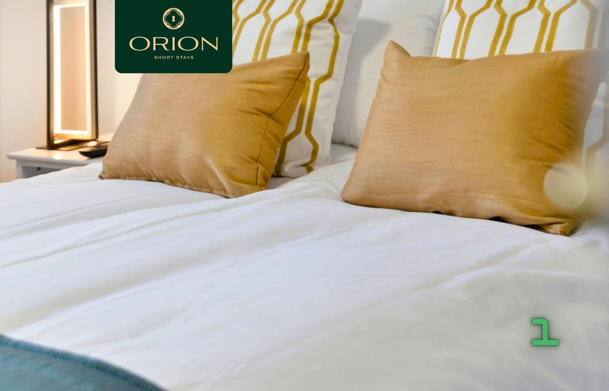 Luxe Townhouse - 4 Rooms, Fully Equipped, Hot-tub, Games Room, Ev Power Point, Centrally Located, Newly Renovated, Longer And Reduced Prices Only By Visiting Orion Short Villa