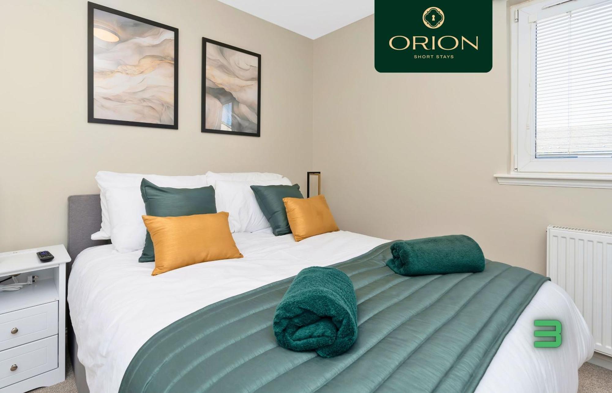 Villa Luxe Townhouse - 4 Rooms, Fully Equipped, Hot-tub, Games Room, Ev Power Point, Centrally Located, Newly Renovated, Longer And Reduced Prices Only By Visiting Orion Short