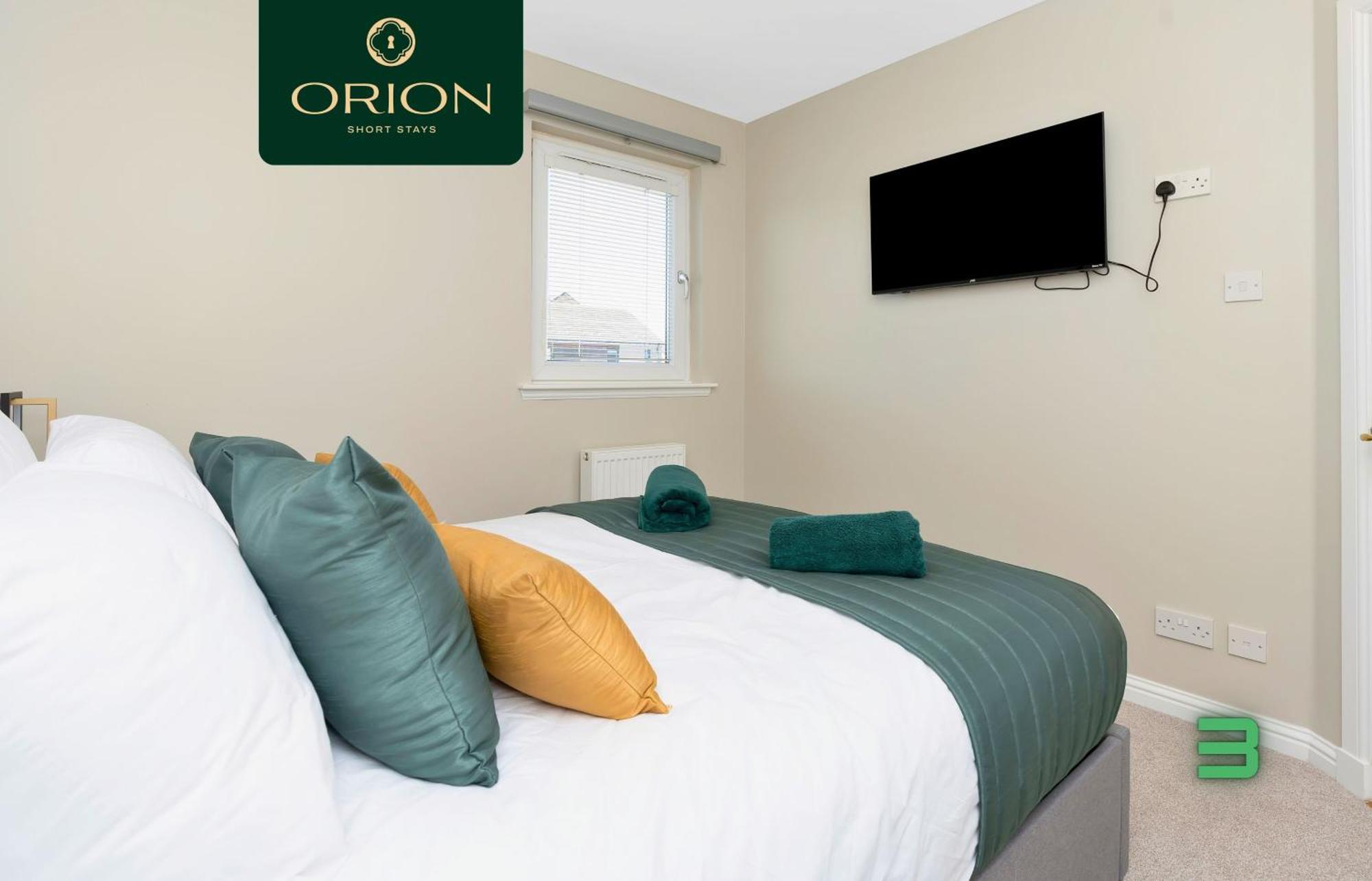 Luxe Townhouse - 4 Rooms, Fully Equipped, Hot-tub, Games Room, Ev Power Point, Centrally Located, Newly Renovated, Longer And Reduced Prices Only By Visiting Orion Short Villa