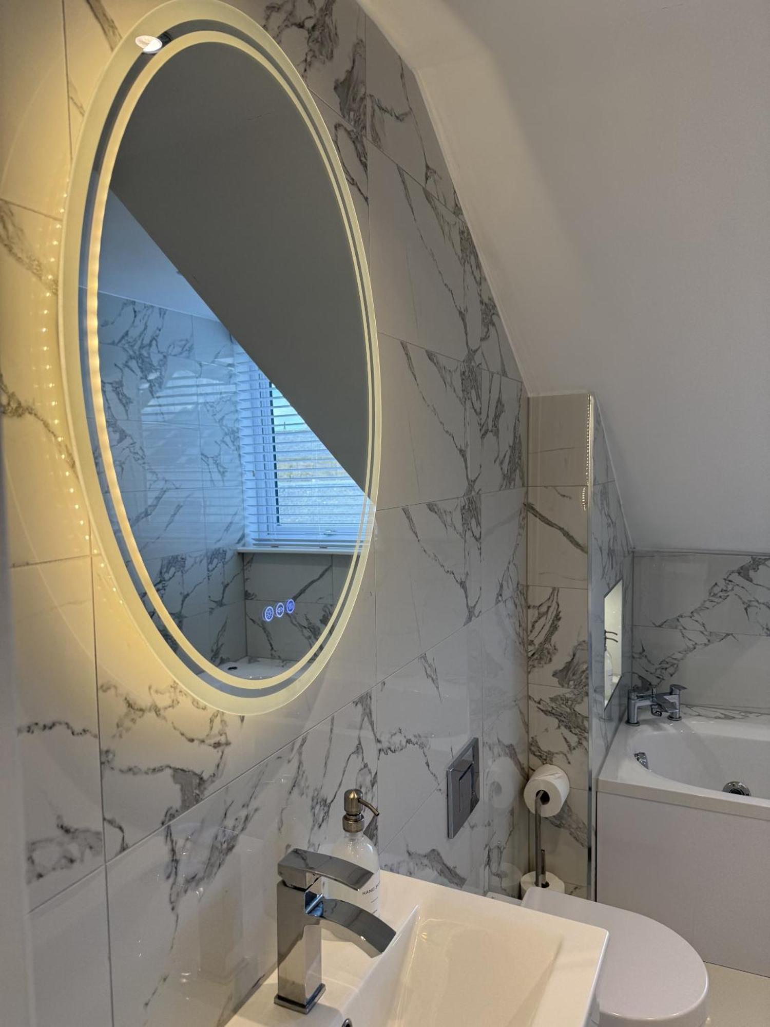 Seagate Apartment *