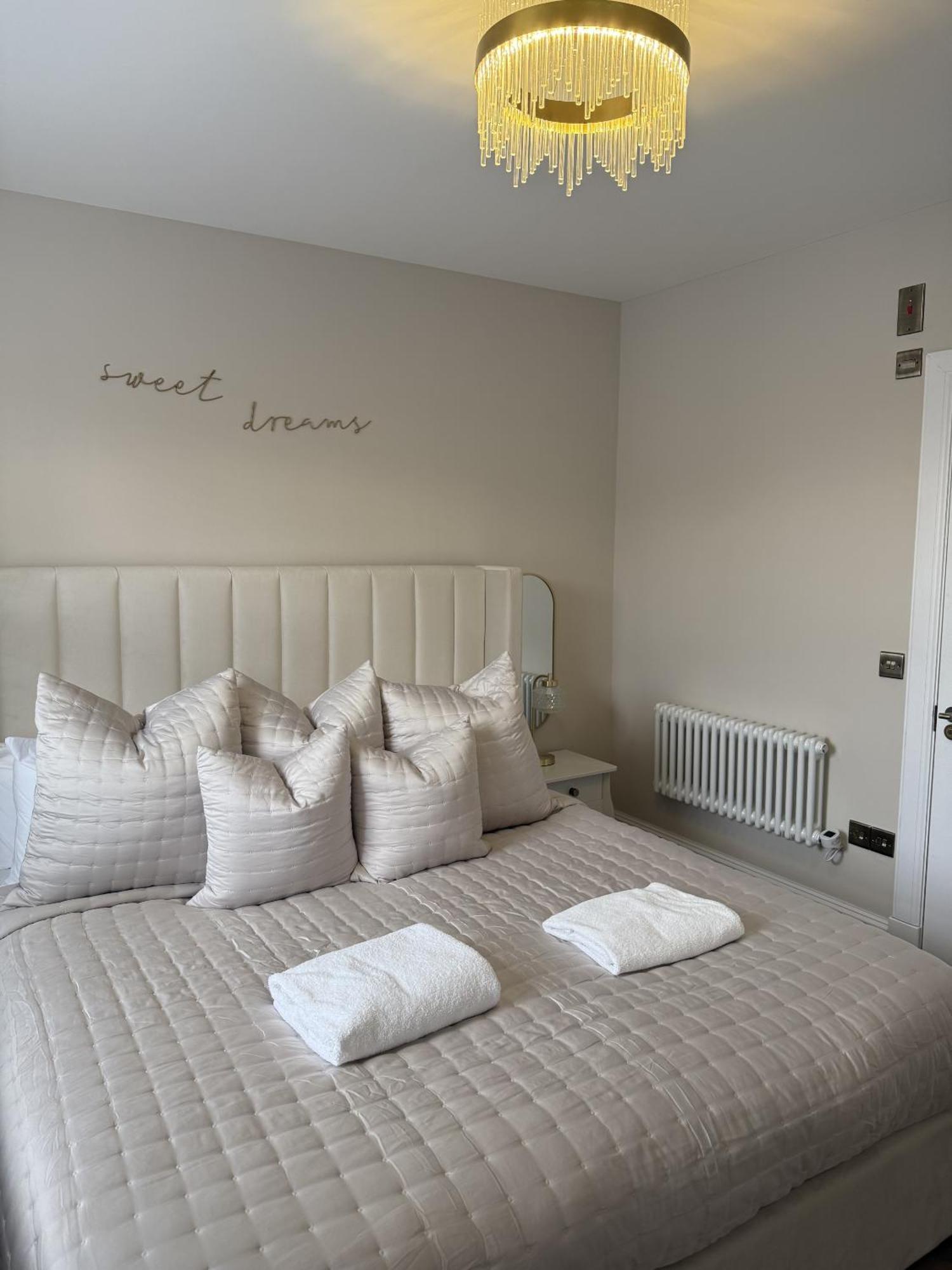Seagate Apartment *