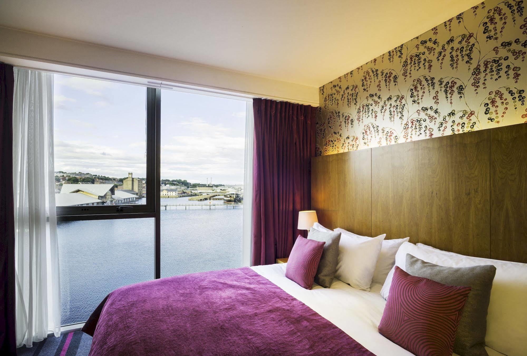 Apex Quay & Hotel 4*