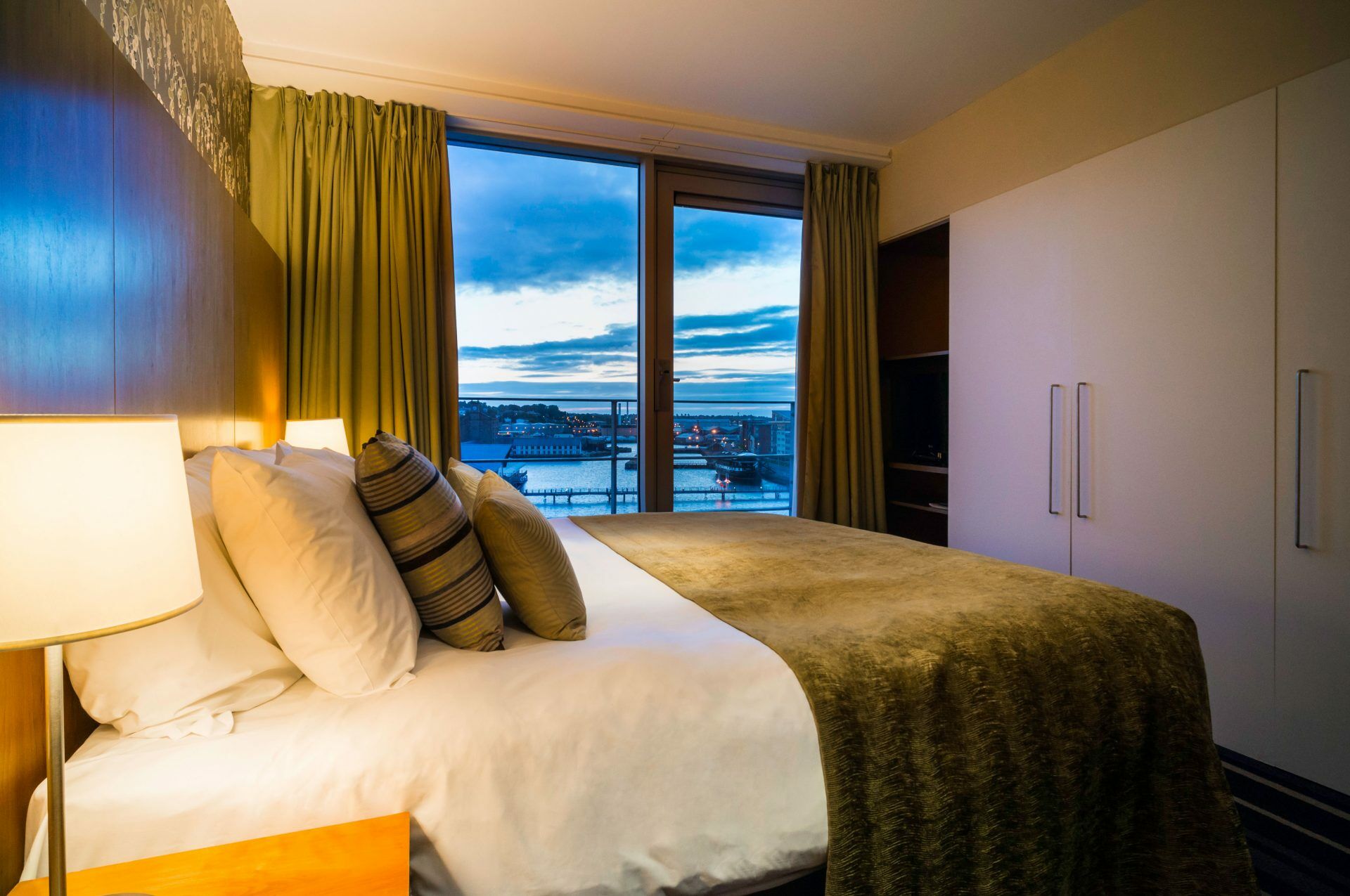 Apex Quay & Hotel 4*