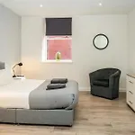 Central Serviced Apartments - 2 Bedroom - Walk Away From City Centre & Universities - Sleeps 4 - 3 X Double Beds - Smart Tvs In All Rooms - Short Term Stays Welcome - Walk Away From Train & Bus Station - Preferred Location For Short Stay In Dundee