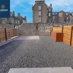 L2 - Stunning 4 Bed House With 6 Beds And 3 Bathrooms, Tvs In Each Room, Free Parking, Fully Equipped, Local Amenities, Easy Ring Road Access, Special Rates And Price Match Gaurantee Ask Sunrise Short Lets