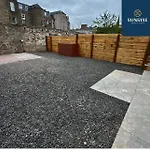 L2 - Stunning 4 Bed House With 6 Beds And 3 Bathrooms, Tvs In Each Room, Free Parking, Fully Equipped, Local Amenities, Easy Ring Road Access, Special Rates And Price Match Gaurantee Ask Sunrise Short Lets