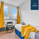 The Dens, 3 Rooms, 4 Beds, 2 Bathrooms, Fully Equipped, Wifi, Free Street Parking, 3Rd Floor Apartment, Price Match Gaurantee