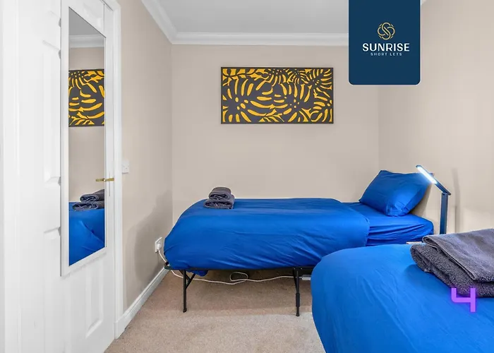 Muirton House 2 - Sleeps 8 Has 4 Twin Bedrooms With 4 Car Driveway, 2 Bathrooms, Smart Tv, Fully Equipped Kitchen, Large Dining And Living Space, Rear Garden, Free Wifi, Long Stays Welcome, Price Match Gaurantee By Sunrise Short Lets