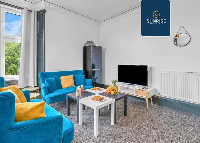 The Dens, 3 Rooms, 4 Beds, 2 Bathrooms, Fully Equipped, Wifi, Free Street Parking, 3Rd Floor Apartment, Price Match Gaurantee