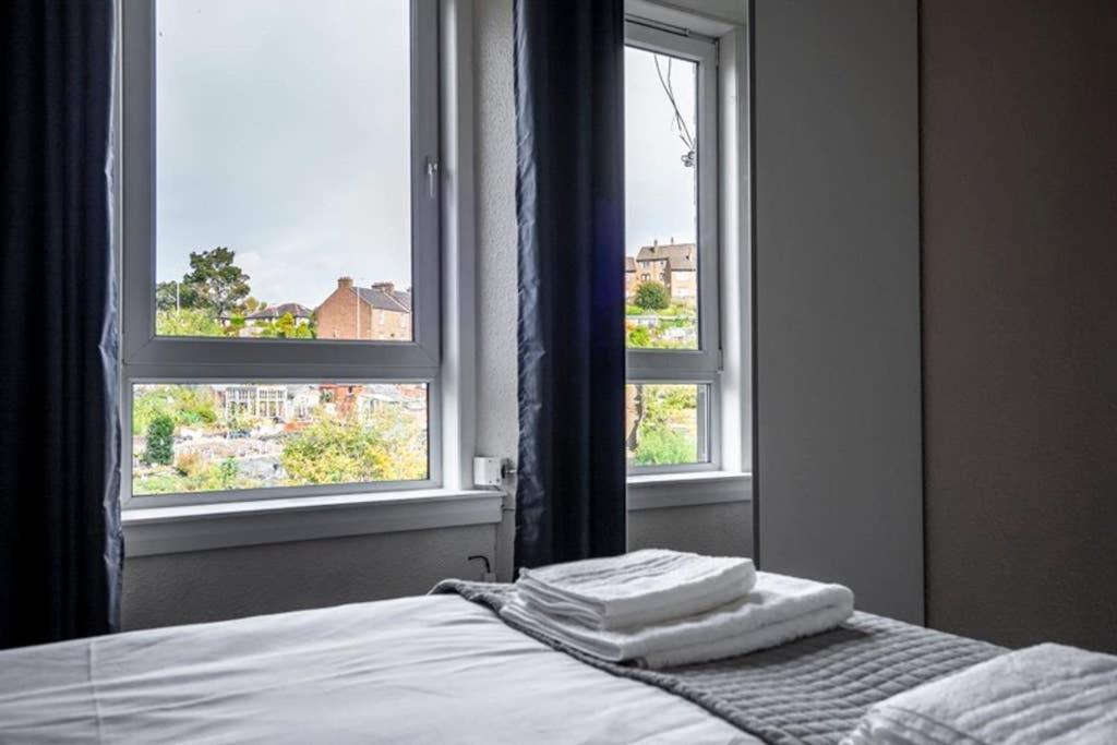 ☆ Bright, 2 Bedroom West End ☆ Apartment *