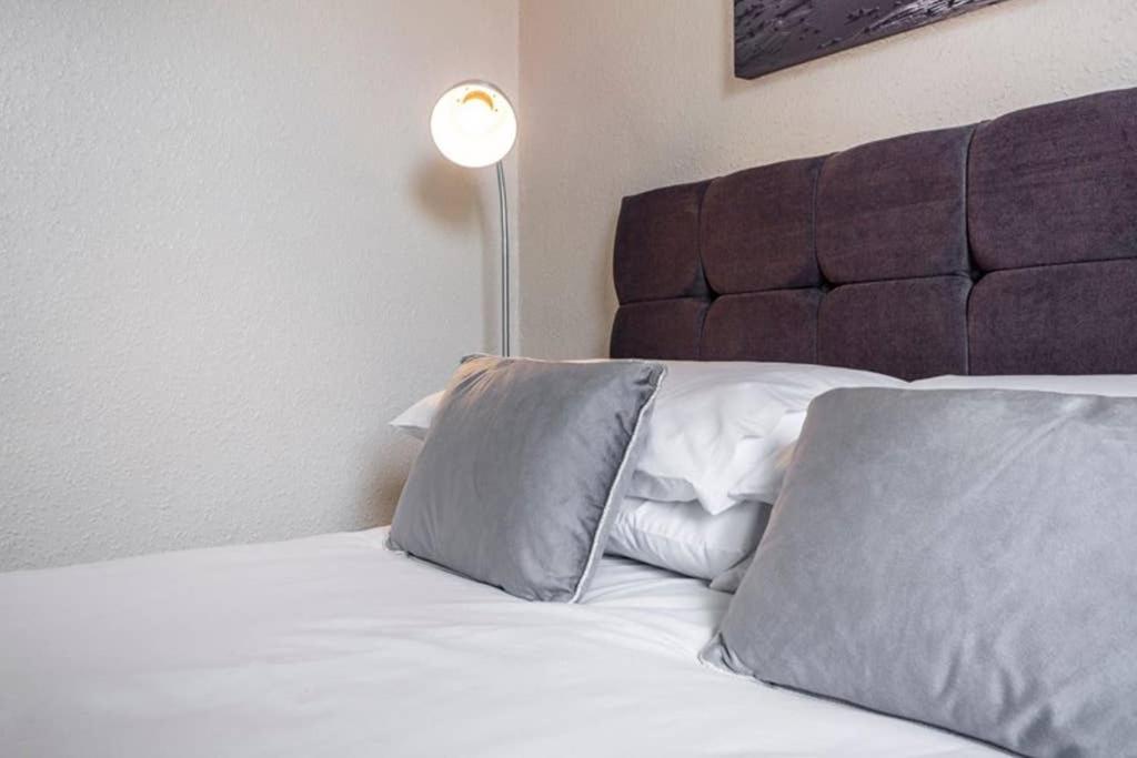 Apartment ☆ Bright, 2 Bedroom West End ☆ Dundee
