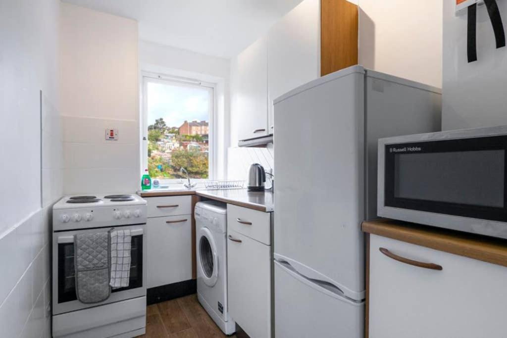☆ Bright, 2 Bedroom West End ☆ Dundee