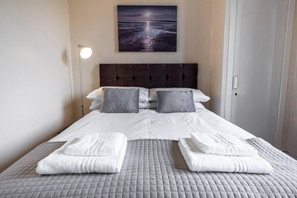 ☆ Bright, 2 Bedroom West End ☆ * Dundee