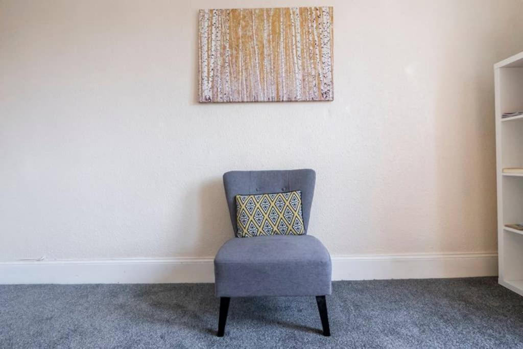 ☆ Bright, 2 Bedroom West End ☆