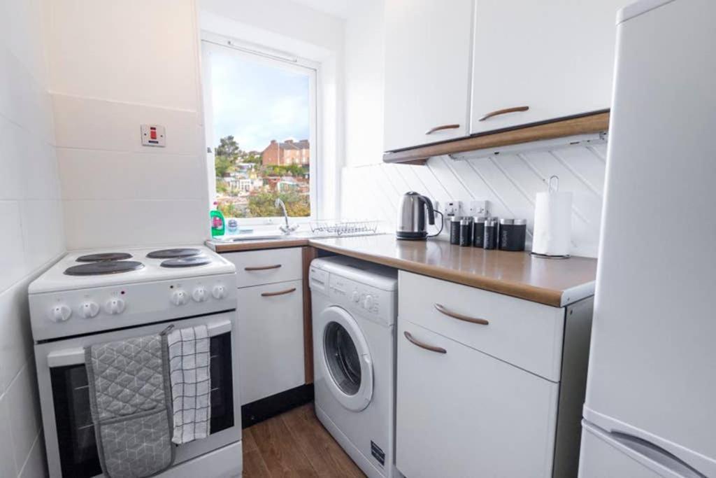 ☆ Bright, 2 Bedroom West End ☆ * Dundee