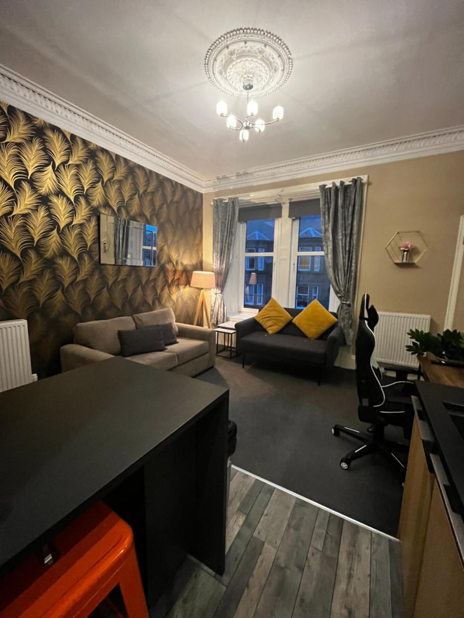 Stunning On Perth Rd-mins From Centre *