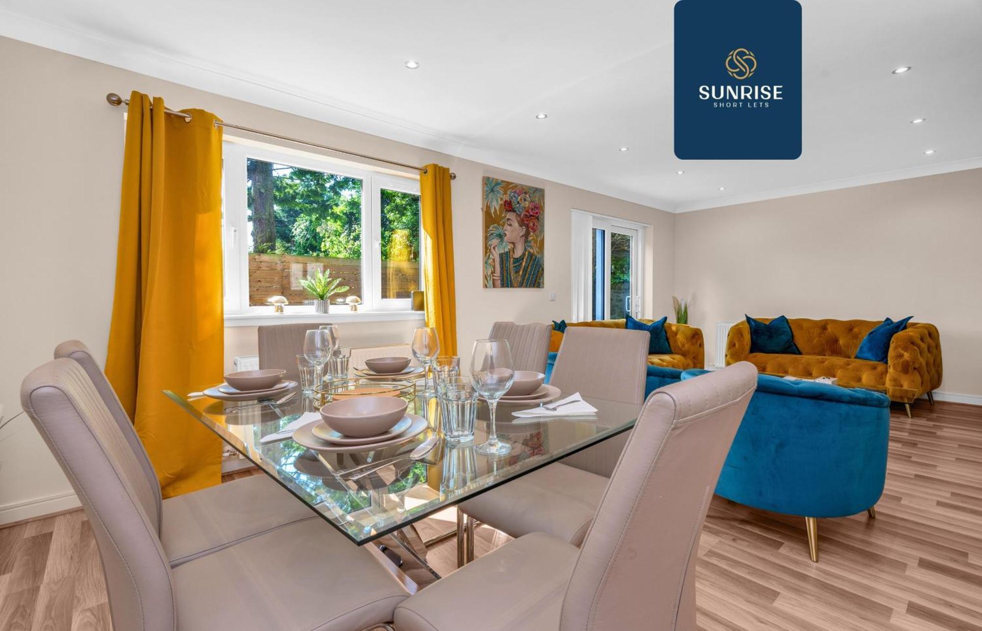 Muirton House, 4 Bed House, 4 Car Driveway, 2 Bathrooms, Smart Tvs In Every Room, Fully Equipped Kitchen, Large Dining And Living Space, Rear Garden, Free Wifi, Mid To Long Stay Rates Available And Price Match Gaurantee By Sunrise Short Lets Holiday home *
