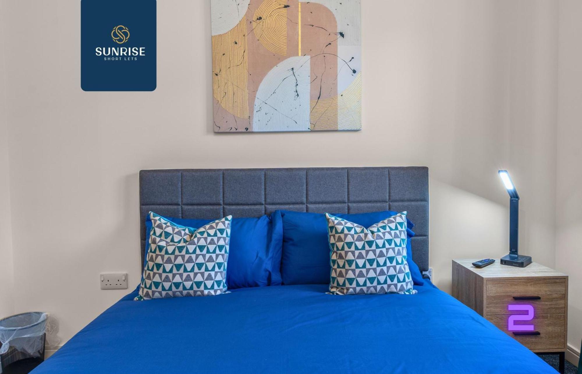 L2 - Stunning 4 Bed House With 6 Beds And 3 Bathrooms, Tvs In Each Room, Free Parking, Fully Equipped, Local Amenities, Easy Ring Road Access, Special Rates And Price Match Gaurantee Ask Sunrise Short Lets *
