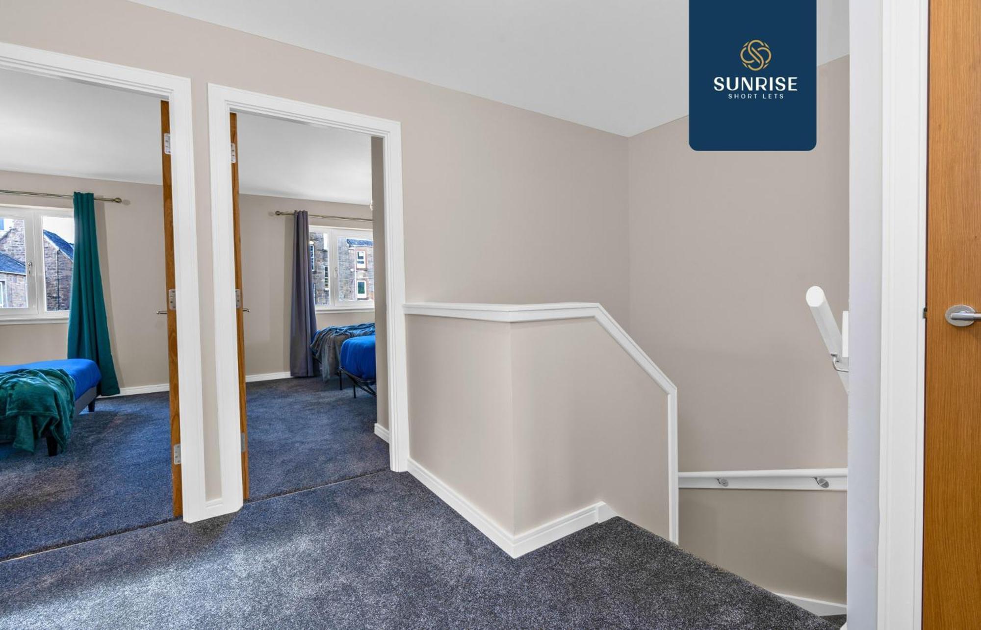 L2 - Stunning 4 Bed House With 6 Beds And 3 Bathrooms, Tvs In Each Room, Free Parking, Fully Equipped, Local Amenities, Easy Ring Road Access, Special Rates And Price Match Gaurantee Ask Sunrise Short Lets